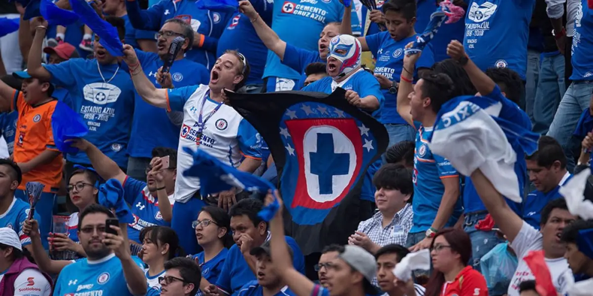 Afición de Cruz Azul celebrando goles/FOTO Marca.com