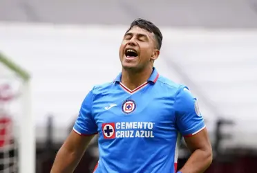 Cruz Azul le manda un claro mensaje a este jugador, de que no entra en planes para el siguiente torneo, pues ni a la banca está convocado el jugador chileno.