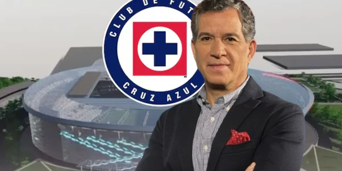 Estadio, escudo de Cruz Azul y el periodista Javier Alarcón/ Foto: W Deportes