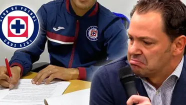 Jugador de Cruz Azul durante firma de contrato / Foto: Mexsport
