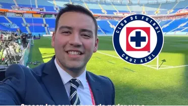 Adrián Esparza en un estadio de fútbol con el escudo de Cruz Azul/La Máquina celeste