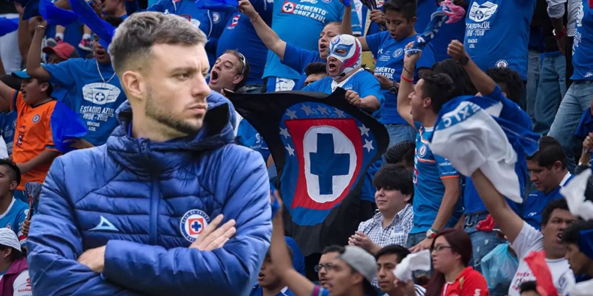 Afición de Cruz Azul de fondo y Anselmi en primer plano/FOTO La Máquina Celeste