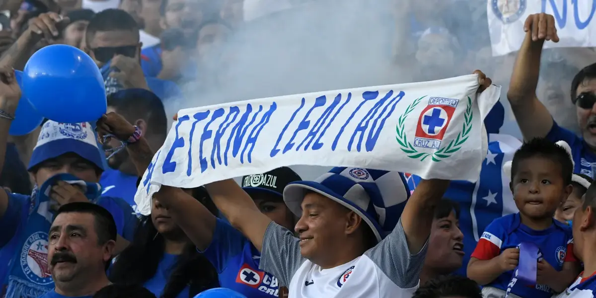 Afición de Cruz Azul - Foto: John McCoy