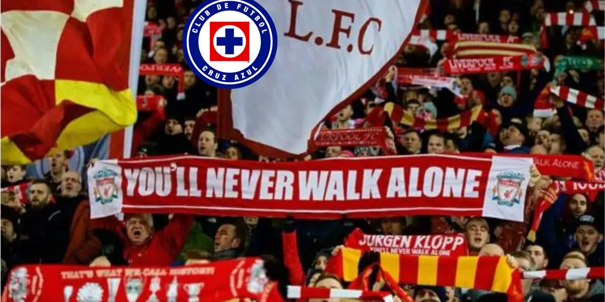Aficionados de Liverpool en el estadio Anfield Road, a la izquierda el escudo de Cruz Azul / ABC