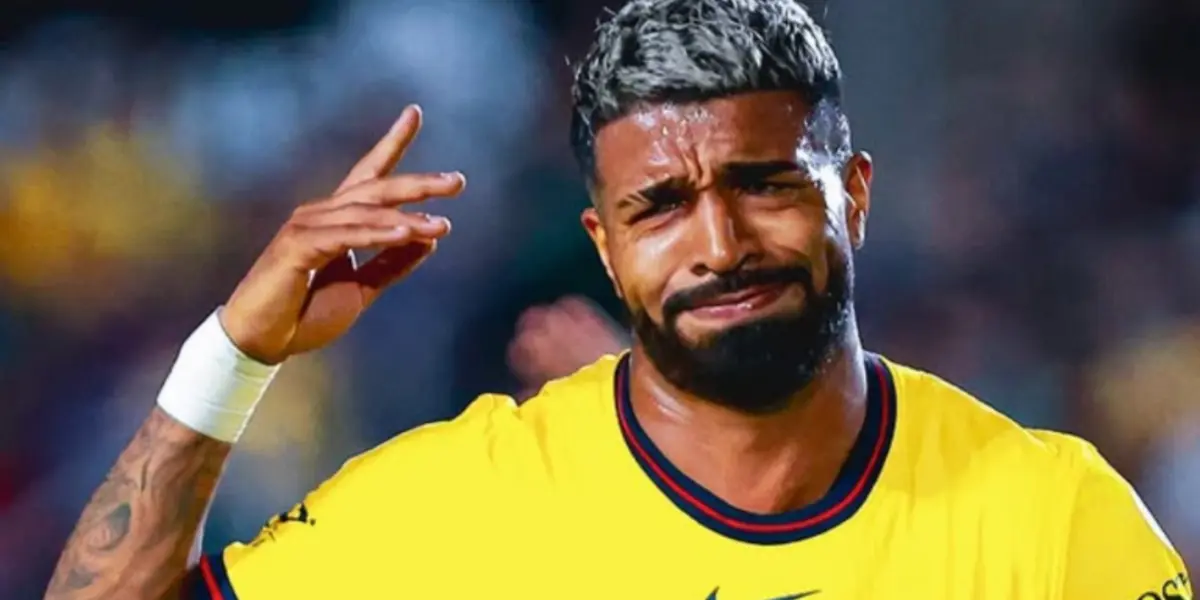 Aguirre se va expulsado / @America