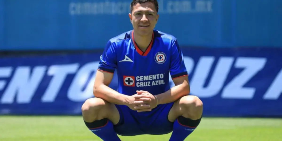 Andrés Montaño con la jersey de Cruz Azuñ/ESTO
