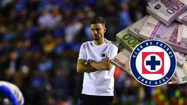 Anselmi con billetes y Cruz Azul/FOTO: Mexsport