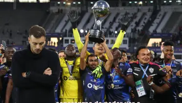 Anselmi, con el equipo campeón de Independiente del Valle/La Máquina Celeste