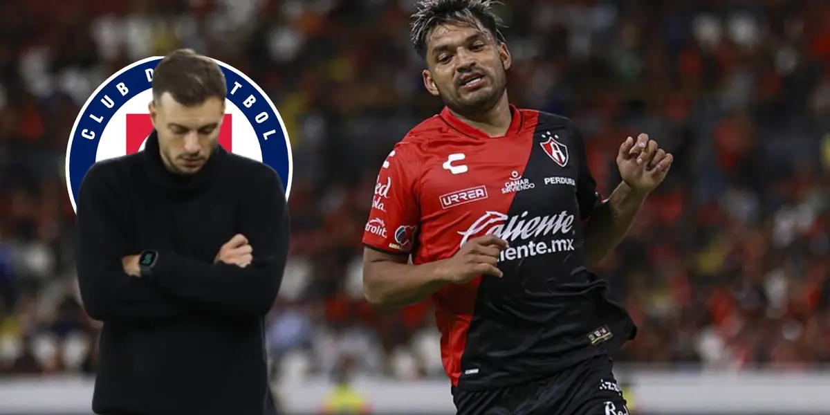 Anselmi con el logo de Cruz Azul y el Mudo Aguirre