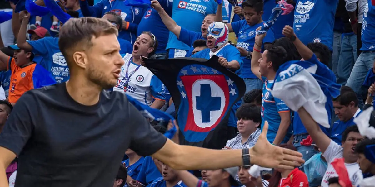 Anselmi con la afición de Cruz Azul/FOTO La Máquina Celeste