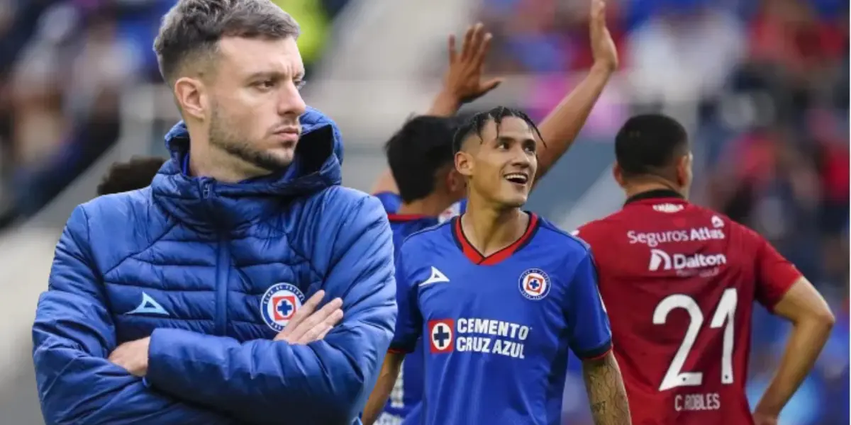 Anselmi, de fondo Antuna en el juego vs Atlas/FOTO La Máquina Celeste