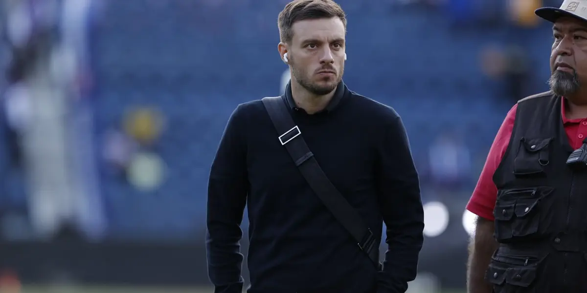 Anselmi llegando al estadio / @CruzAzul