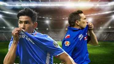 Antuna y Chaco Giménez besando el escudo de Cruz Azul/La Máquina Celeste