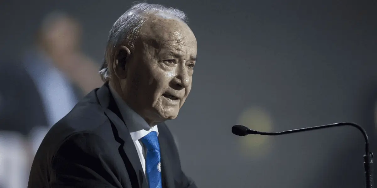 Billy Álvarez, ex presidente de la cooperativa reapareció en medios de comunicación, o mejor dicho a lado de David Faitelson para tener un mano a mano.