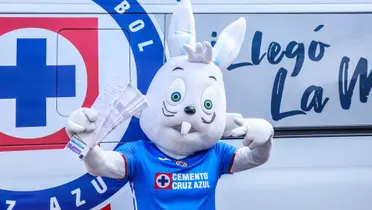 Blu se ha convertido en in ícono para los niños que apoyan a Cruz Azul / Foto: @CruzAzul