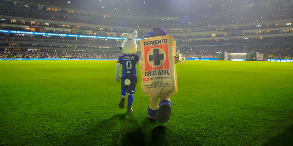 Blu y Cruz Azulito en el Estadio Azteca / @CruzAzul