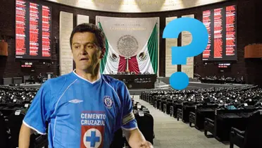 Carlos Hermosillo, de fondo la cámara de diputados