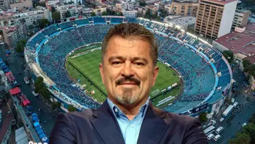 Carlos Hermosillo en el Estadio Azul