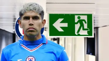 Carlos Vargas, de fondo salida de emergencia y logo de Cruz Azul