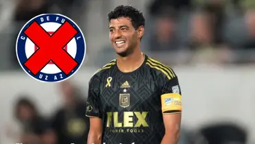Carlos Vela y el escudo de Cruz Azul/FOTO Plano Informativo