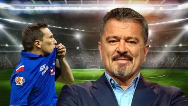 Chaco Giménez besando el escudo de Cruz Azul y Carlos Hermosillo/FOTO La Máquina Celeste