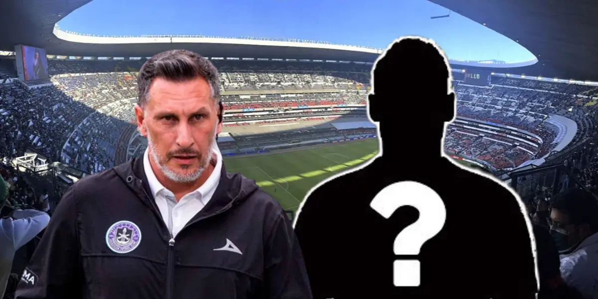 Christian Giménez junto a jugador oculto