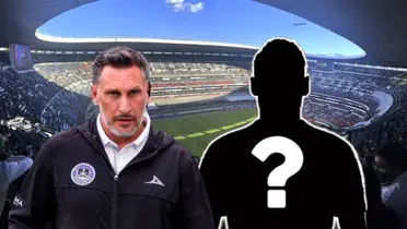 Christian Giménez junto a jugador oculto