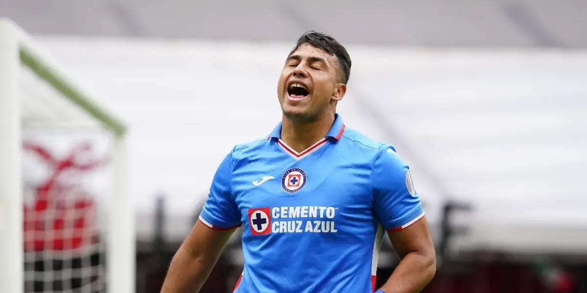 Cruz Azul le manda un claro mensaje a este jugador, de que no entra en planes para el siguiente torneo, pues ni a la banca está convocado el jugador chileno.