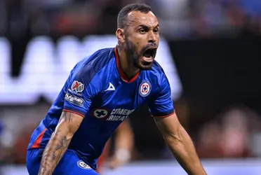 Cruz Azul toma ventaja en un electrizante primer tiempo con una genialidad de Moisés Vieira