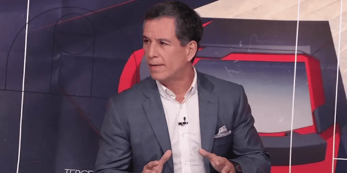 Cruz Azul vive una de sus etapas más complicadas de su historia, por lo que el gremio especializado en Cruz Azul junto a los fanáticos, debaten del tema, Alarcón no se guarda nada.