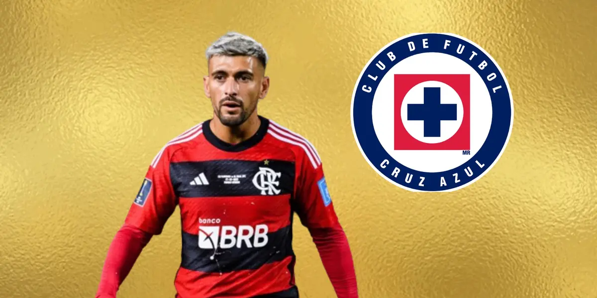 De Arracaeta de fondo con el escudo de Cruz Azul/La Máquina Celeste