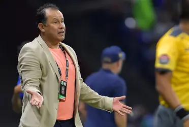 Después de eliminación a manos de Pumas, Reynoso es cuestionado