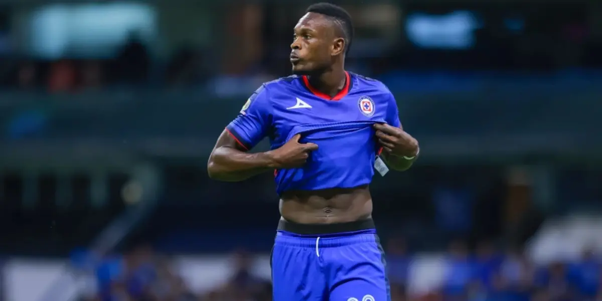 Díber Cambindo con Cruz Azul - Foto: Juan Luis Díaz