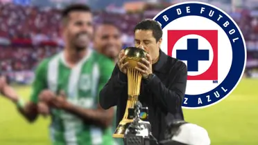 Efra con la Copa con Nacional y ex de Cruz Azul/FOTO: 365 Scores