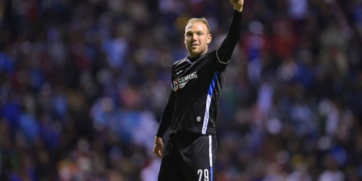 El argentino dejaría de lado su sueño de ir a Europa con tal de triunfar en Cruz Azul.