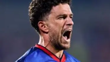 El capitán de la máquina puso el 1 a 0 antes de terminar el primer tiempo y permite al equipo seguir soñando