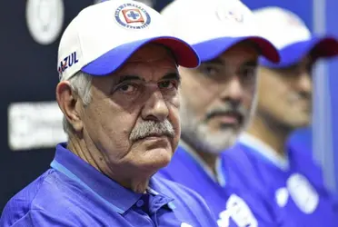 El Tuca le dio con todo a los No Formados en México con los que cuenta La Máquina Celeste.