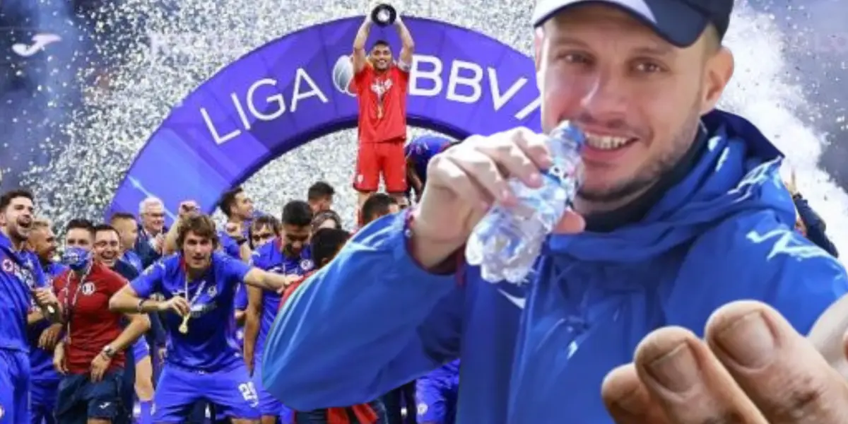 Equipo campeón de Cruz Azul 2021 y Martín Anselmi/ Foto: Récord