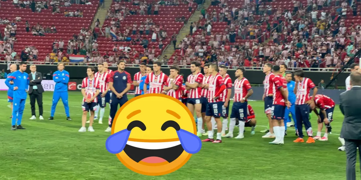 Equipo de Chivas triste en su estadio con emoji de risa