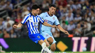 Erik Lira enfrentando a Ponchito González/FOTO Fútbol Total