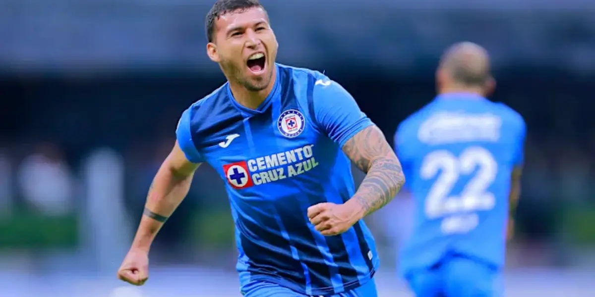 Escobar formó parte del equipo campeón en 2021 / @CruzAzul