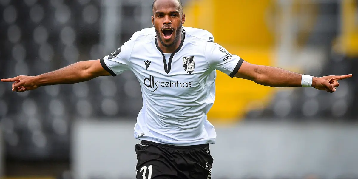 Este futbolista ha militado en Portugal y juega como eje de ataque