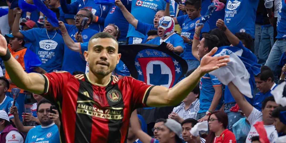 Giakoumakis con la afición de Cruz Azul/La Máquina Celeste