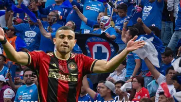 Giakoumakis con la afición de Cruz Azul/La Máquina Celeste