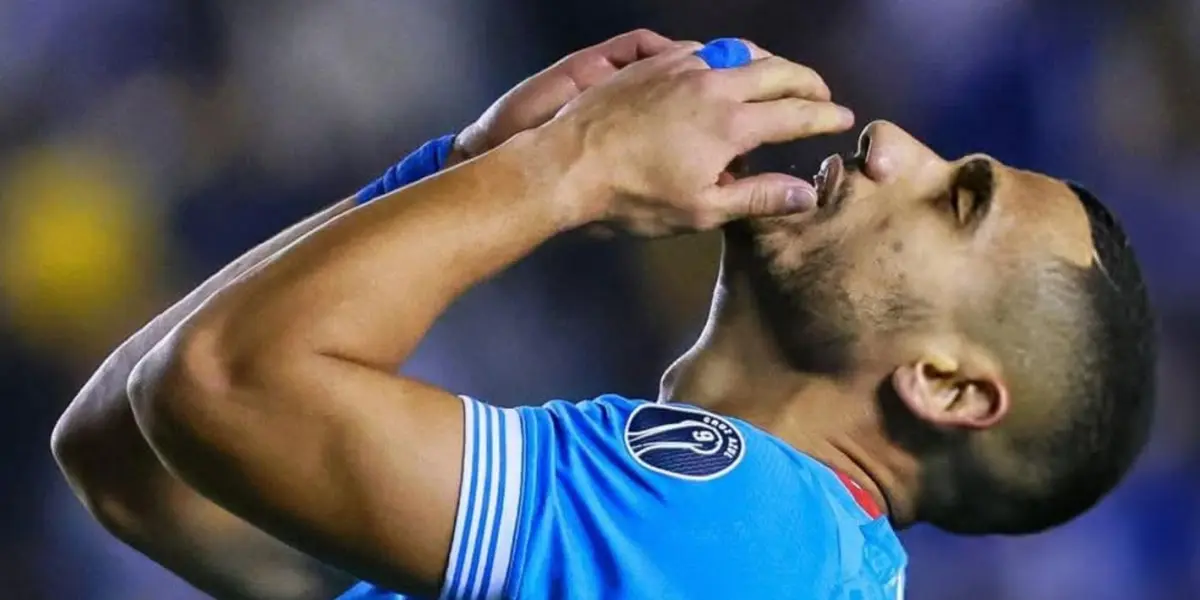 Giakoumakis sigue lesionado - foto: X