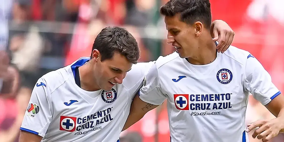 Igor Lichnovsky y Santi Giménez en la portada/Juanfutbol