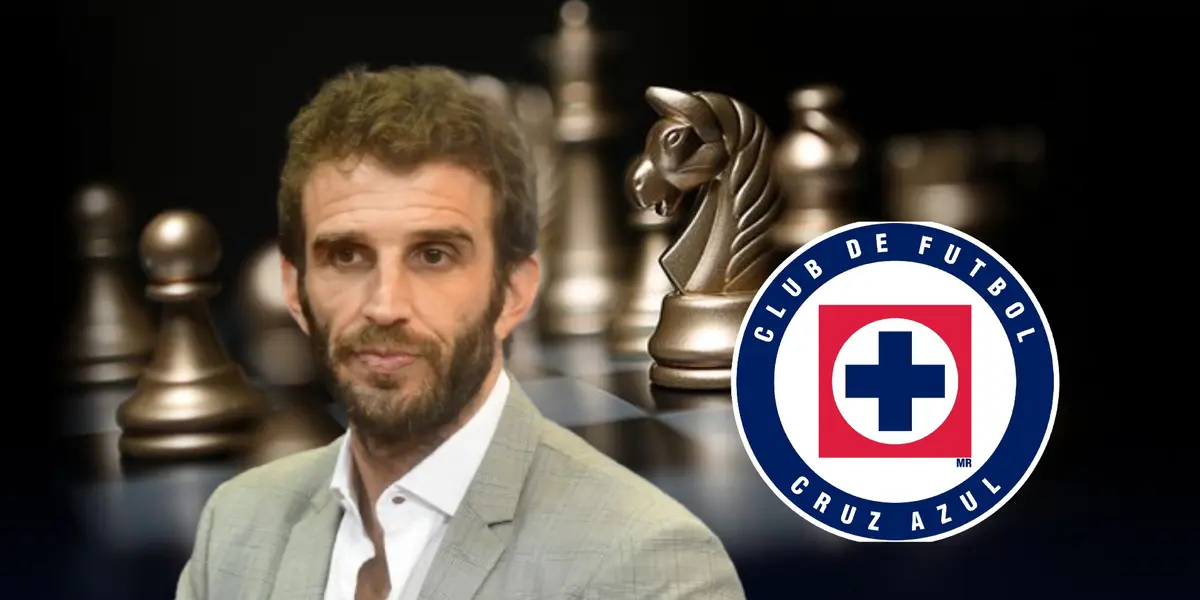 Iván Alonso con el escudo de Cruz Azul