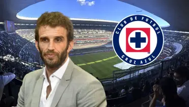 Iván Alonso con el escudo de Cruz Azul/FOTO La Máquina Celeste