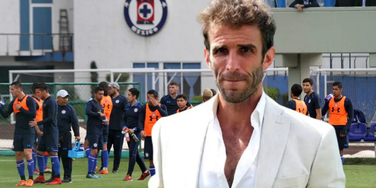 Iván Alonso de frente ante un entrenamiento de Cruz Azul/La Máquina Celeste