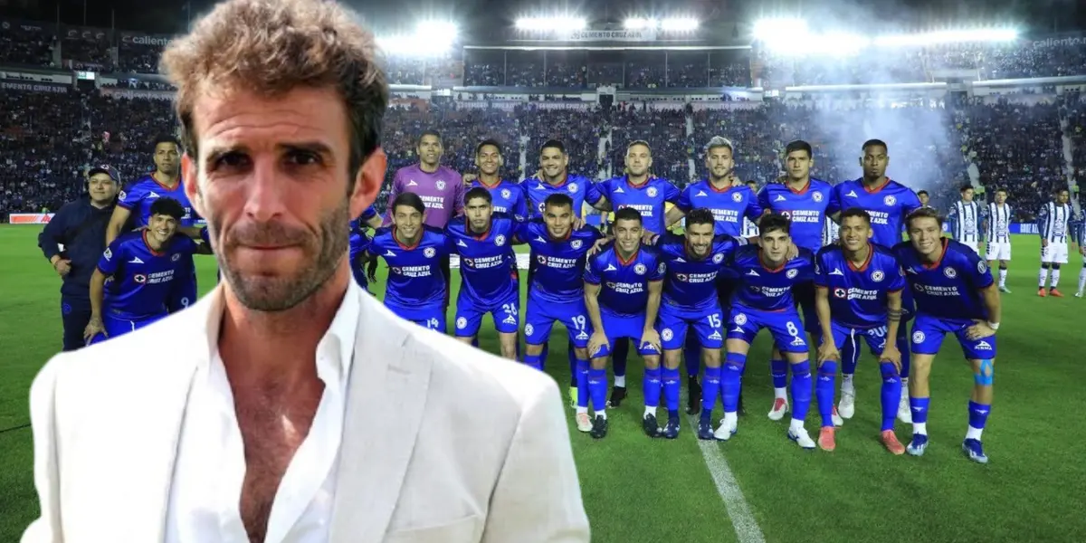 Iván Alonso en la portada con el equipo de Cruz Azul